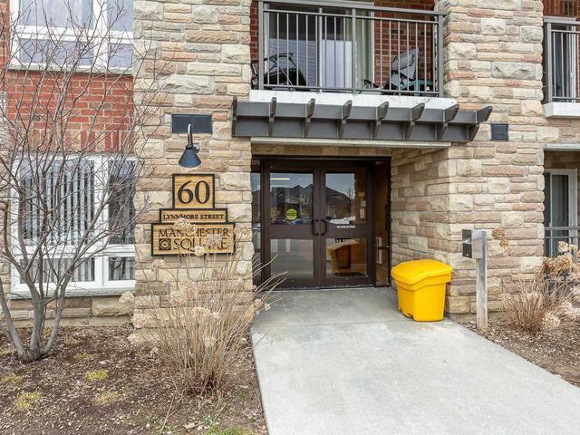 60 Lynmore St