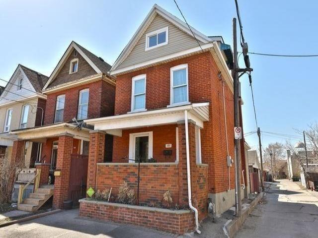 Unit A - 151 Lottridge St