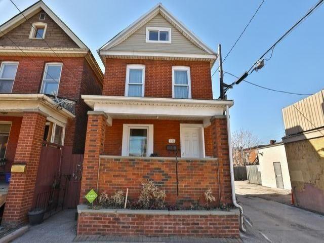 Unit A - 151 Lottridge St