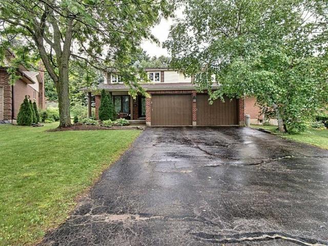 160 Woodbend Cres