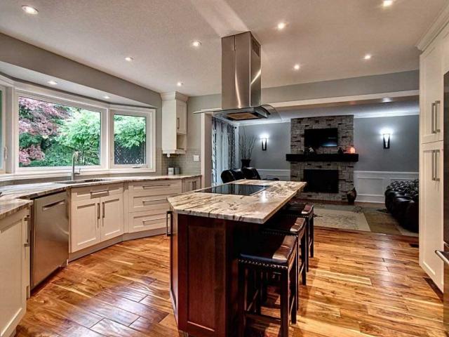 160 Woodbend Cres