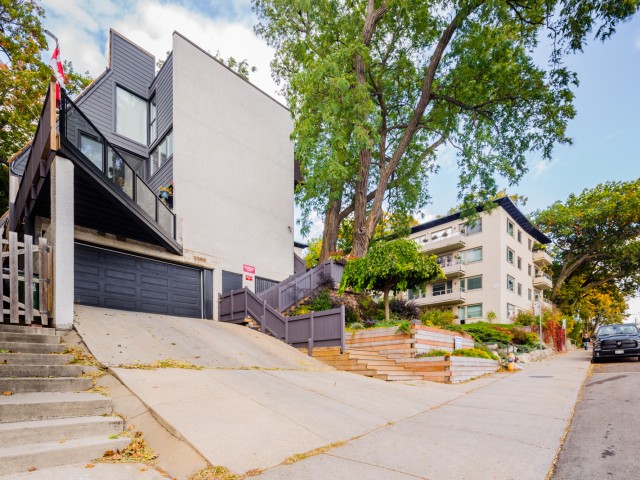 2366 Queen St E Townhouses photo