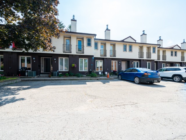 119 Mountainview Road North Townhouses photo