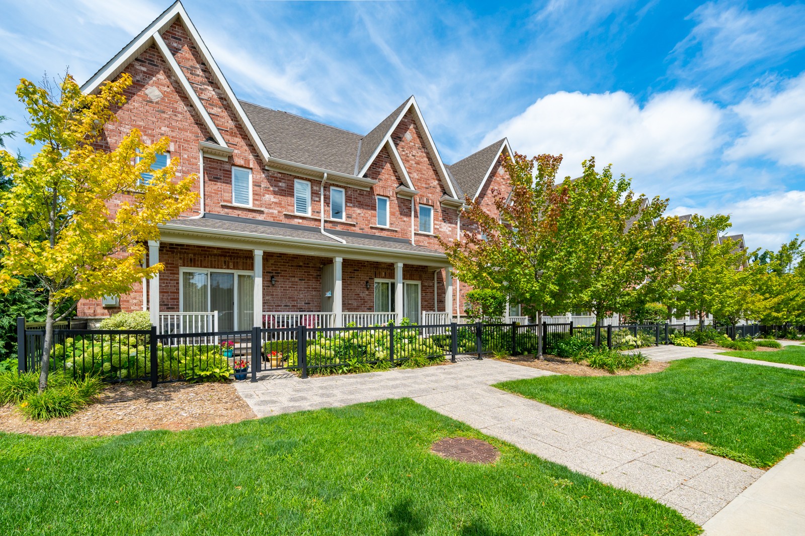 The Abbeys At Millcroft Townhouses Condos.ca