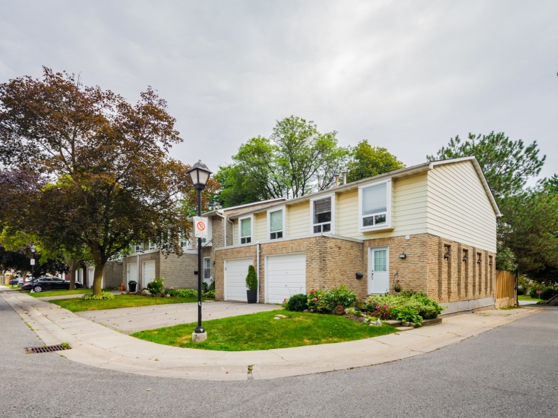 Royal Orchard Boulevard Townhouses photo