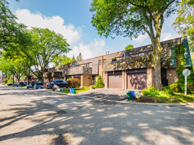 2 Woodglen Way Townhouses hero image