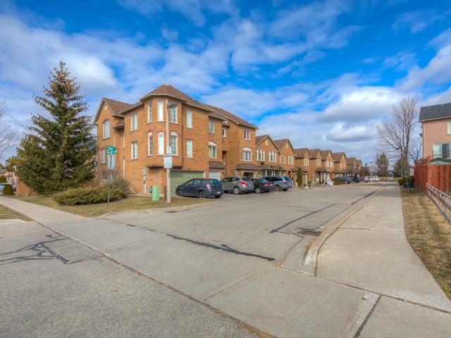 Tania Crescent Townhouses photo
