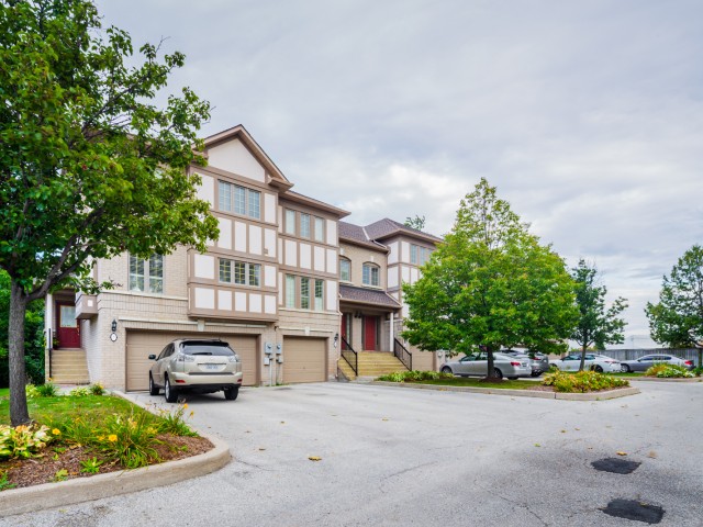 8909 Bathurst Street Townhouses photo