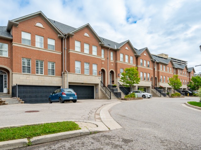 8038 Yonge Street Townhouses photo