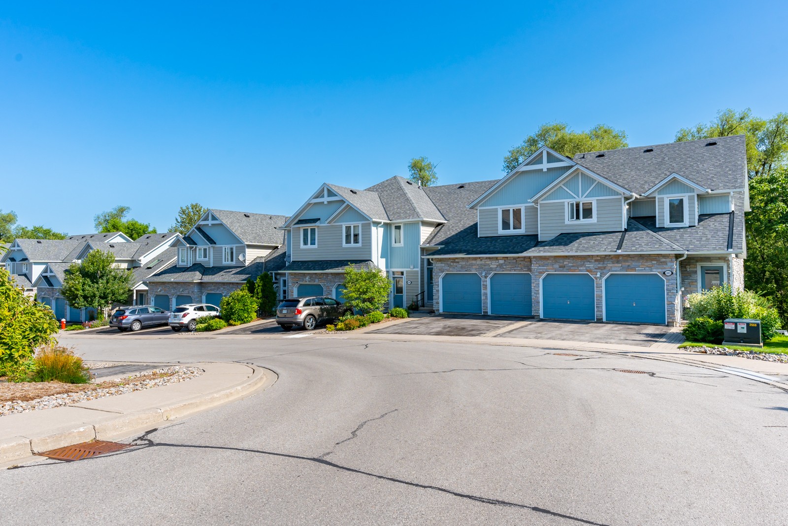 On Bogart Pond Townhouses Condos.ca