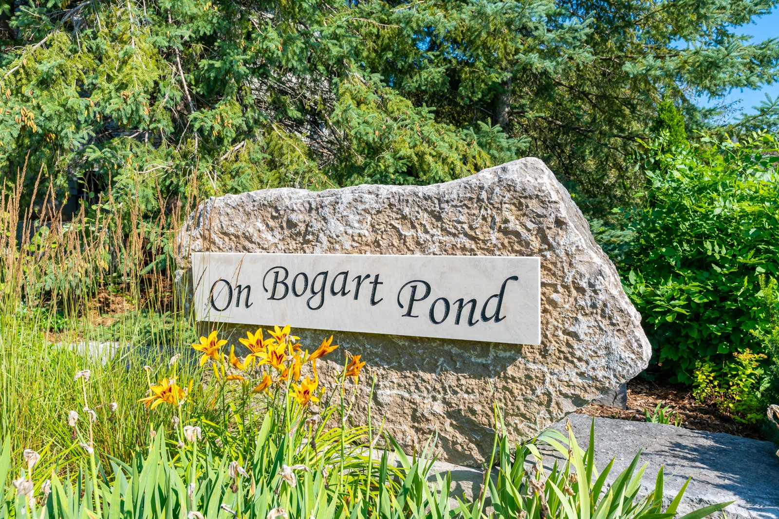 On Bogart Pond Townhouses Condos.ca