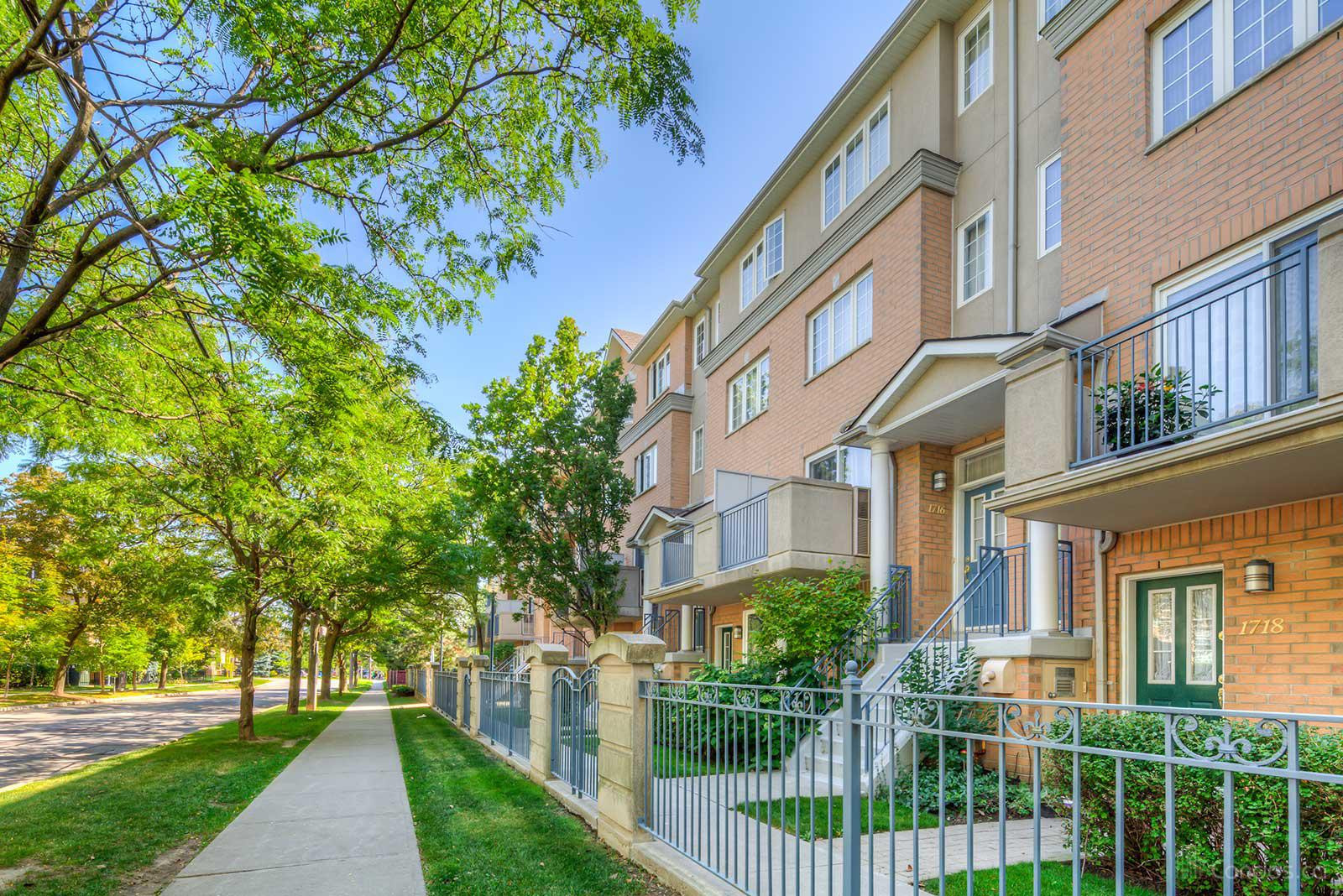 Sommerset at Northtown at 18 Sommerset Way, Toronto 1