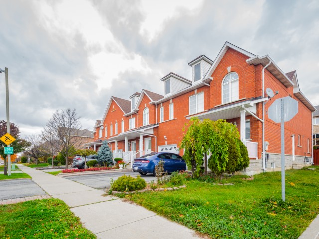 19 Foxchase Avenue Townhouses photo