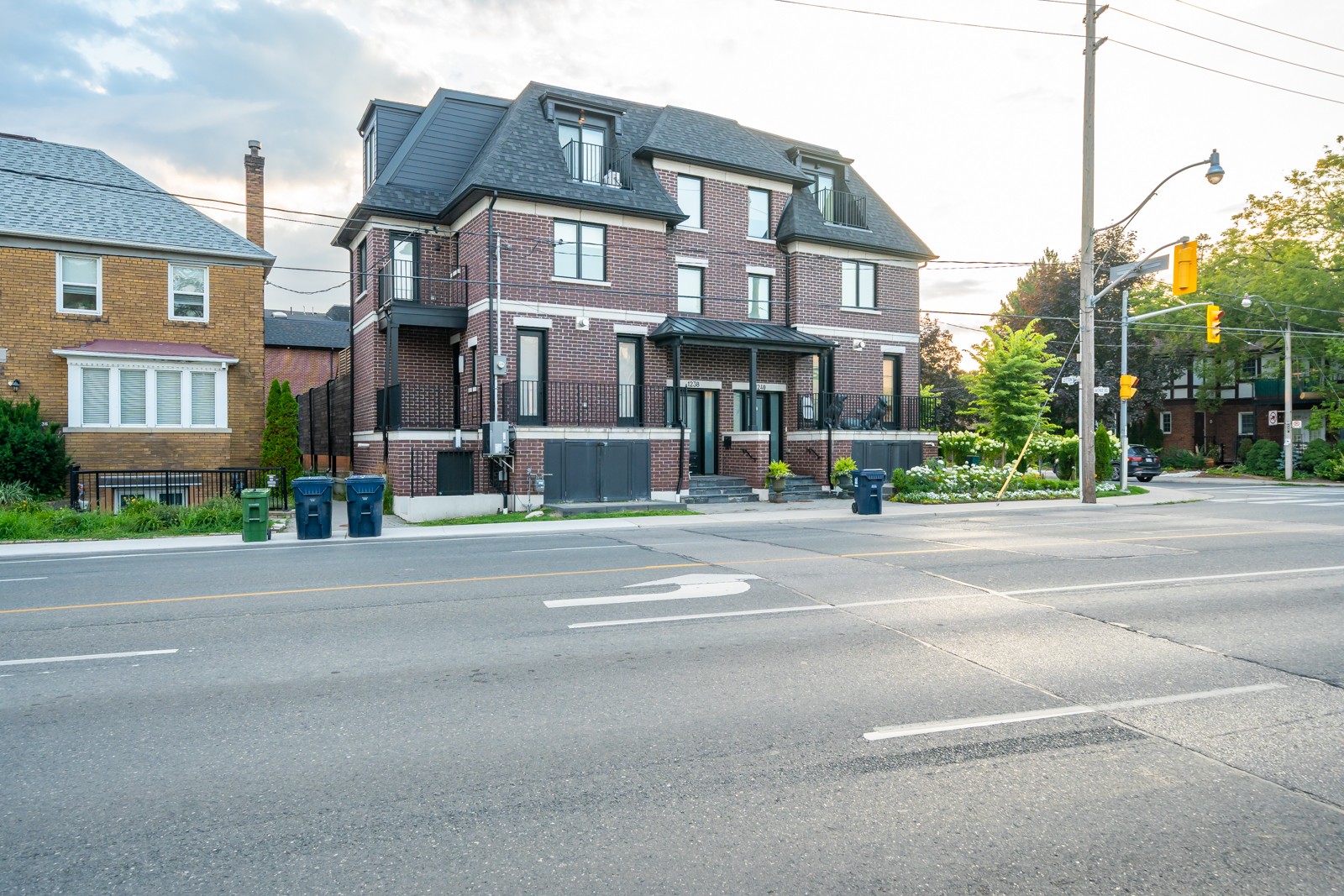 Lytton Living Townhomes Condos.ca