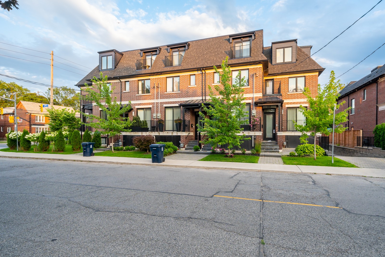 Lytton Living Townhomes Condos.ca