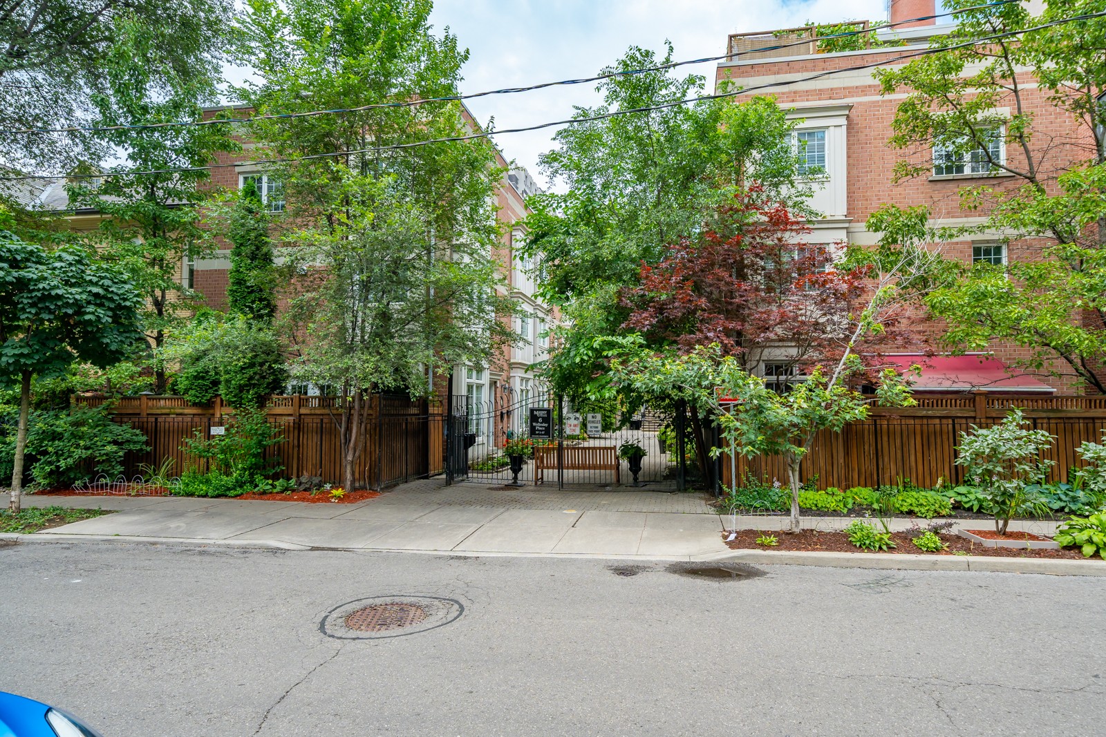 Wellesley Estates Townhouses Condos.ca