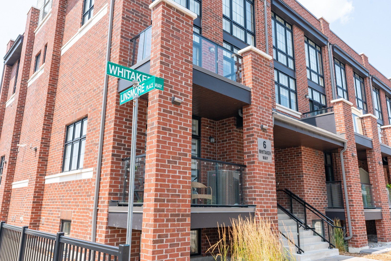 Vista Flats and Towns Condos 3 Condos for Sale Condos.ca