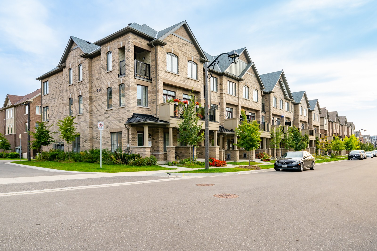 A charming home with front porch in Cornell, Markham