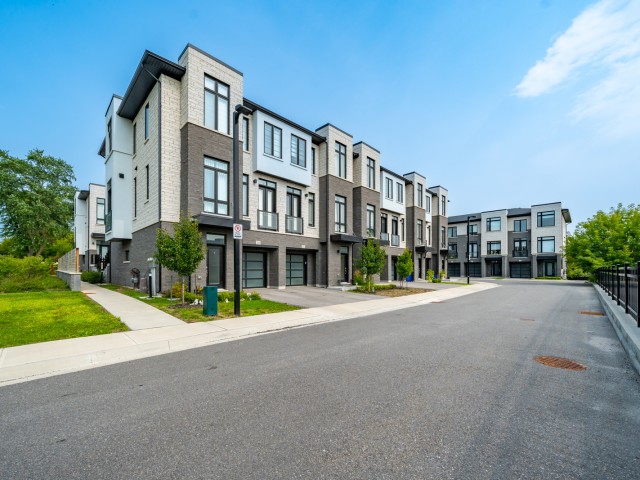 The Avenue Towns photo