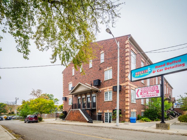 555 King Street Condos photo