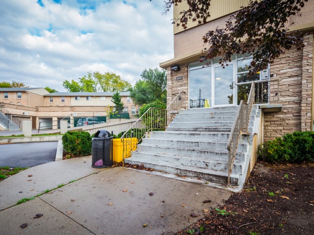River Grand Condominiums