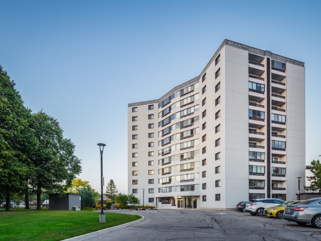 250 Glenridge Condos photo