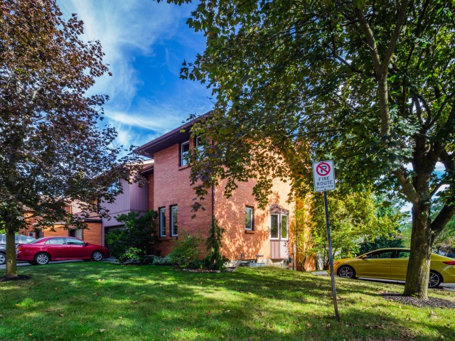 206 Candlewood Crescent