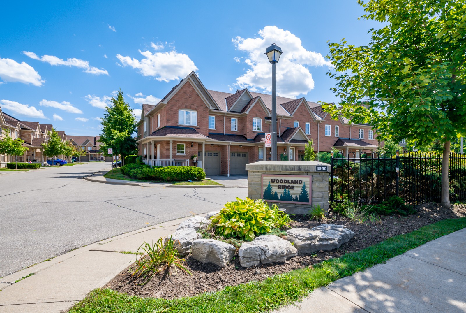 Woodland Ridge Townhouses 3950 Erin Centre Blvd Condos.ca