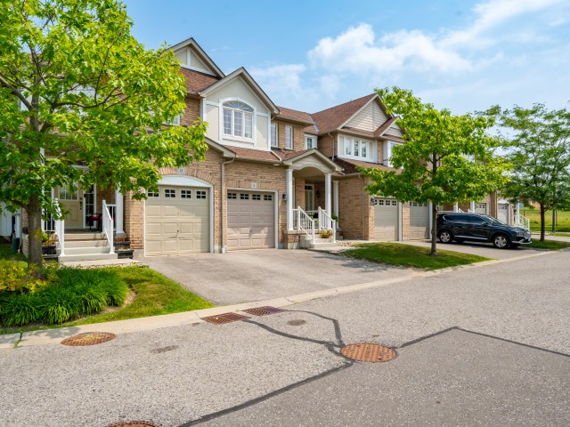 1070 Glenbourne Townhomes photo