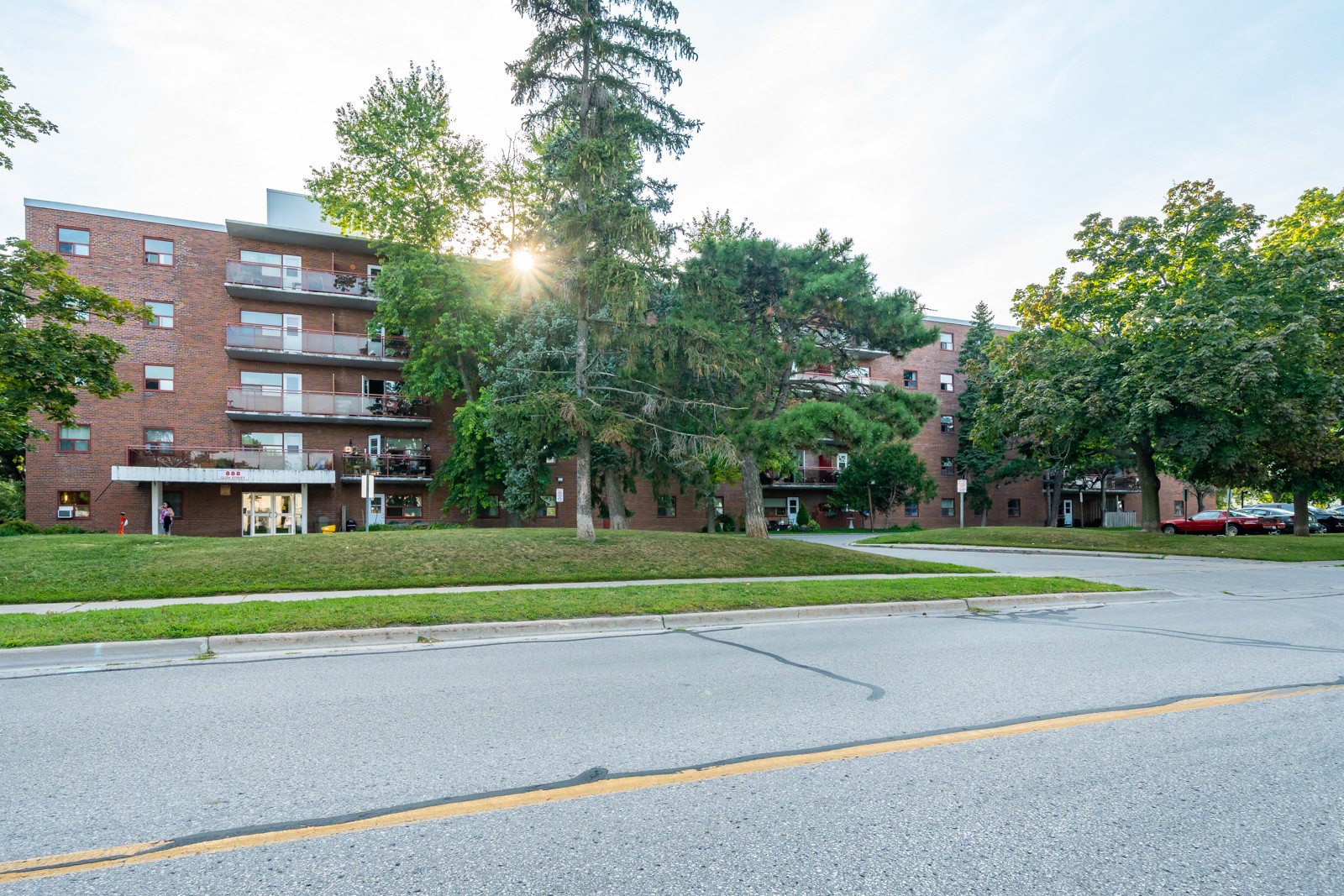 888 Glen Street Condos Condos.ca