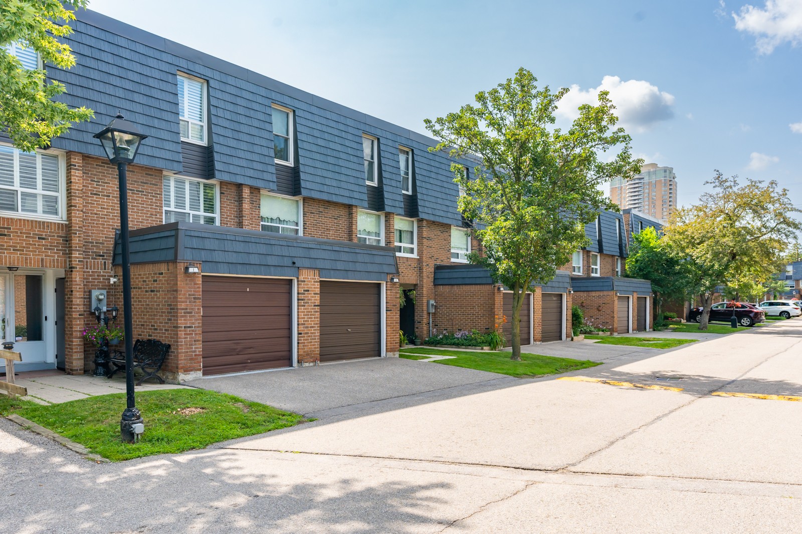 Sego Royalway Townhomes Condos.ca