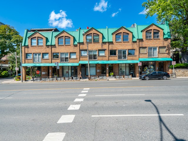 210 Avenue Road Townhomes photo
