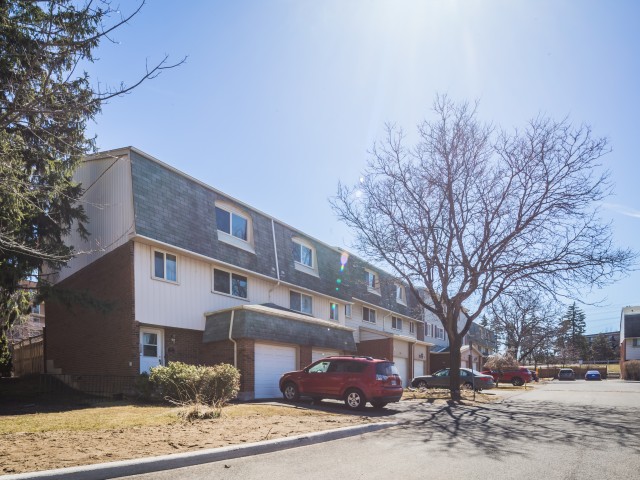 2415 Southvale photo