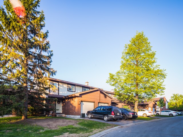 Clarkson Crescent Townhouses photo
