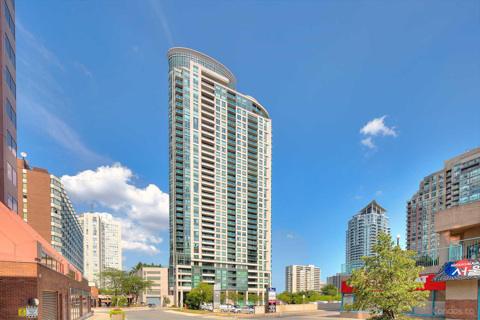 Wide Suites at 208 Enfield Pl, Mississauga 1