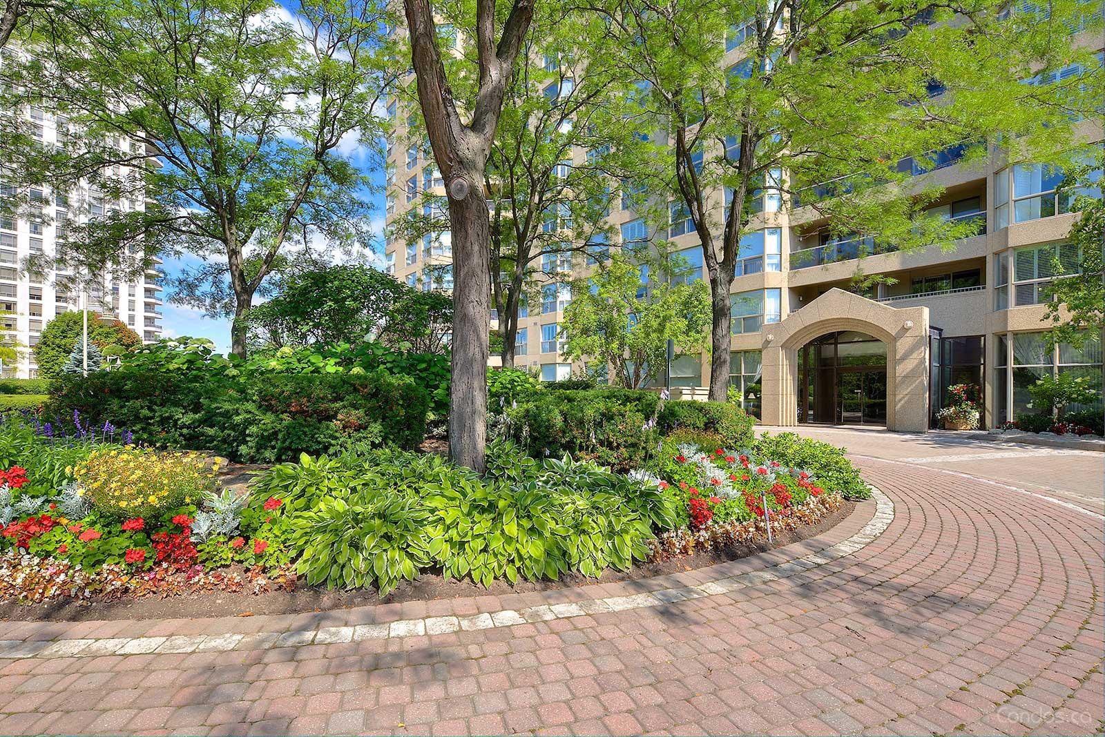 Granite Gates at 1800 The Collegeway, Mississauga 1