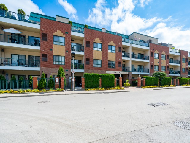 Park Lane Condominiums photo