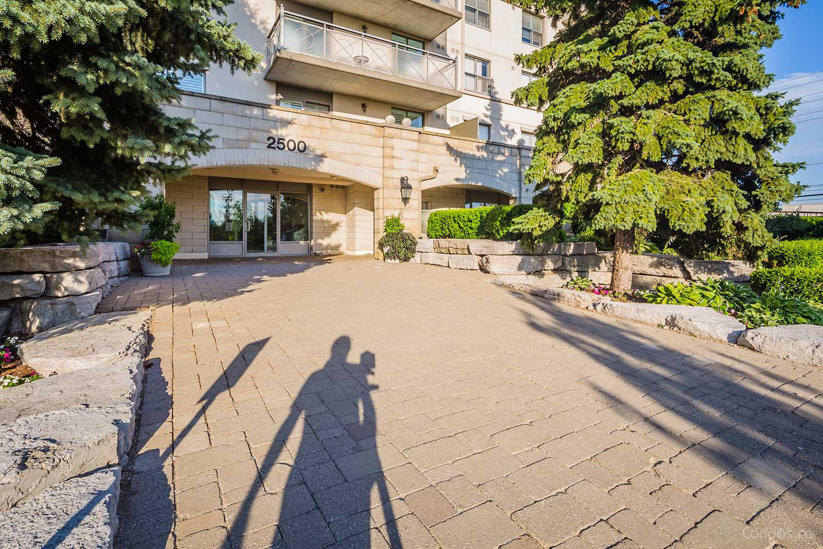 Villa Gardino Ⅲ at 2506 Rutherford Rd, Vaughan 1