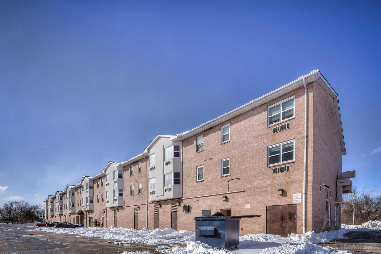 155 Riverglen Dr 155 Riverglen Condos 1 Condo for Sale Condos.ca