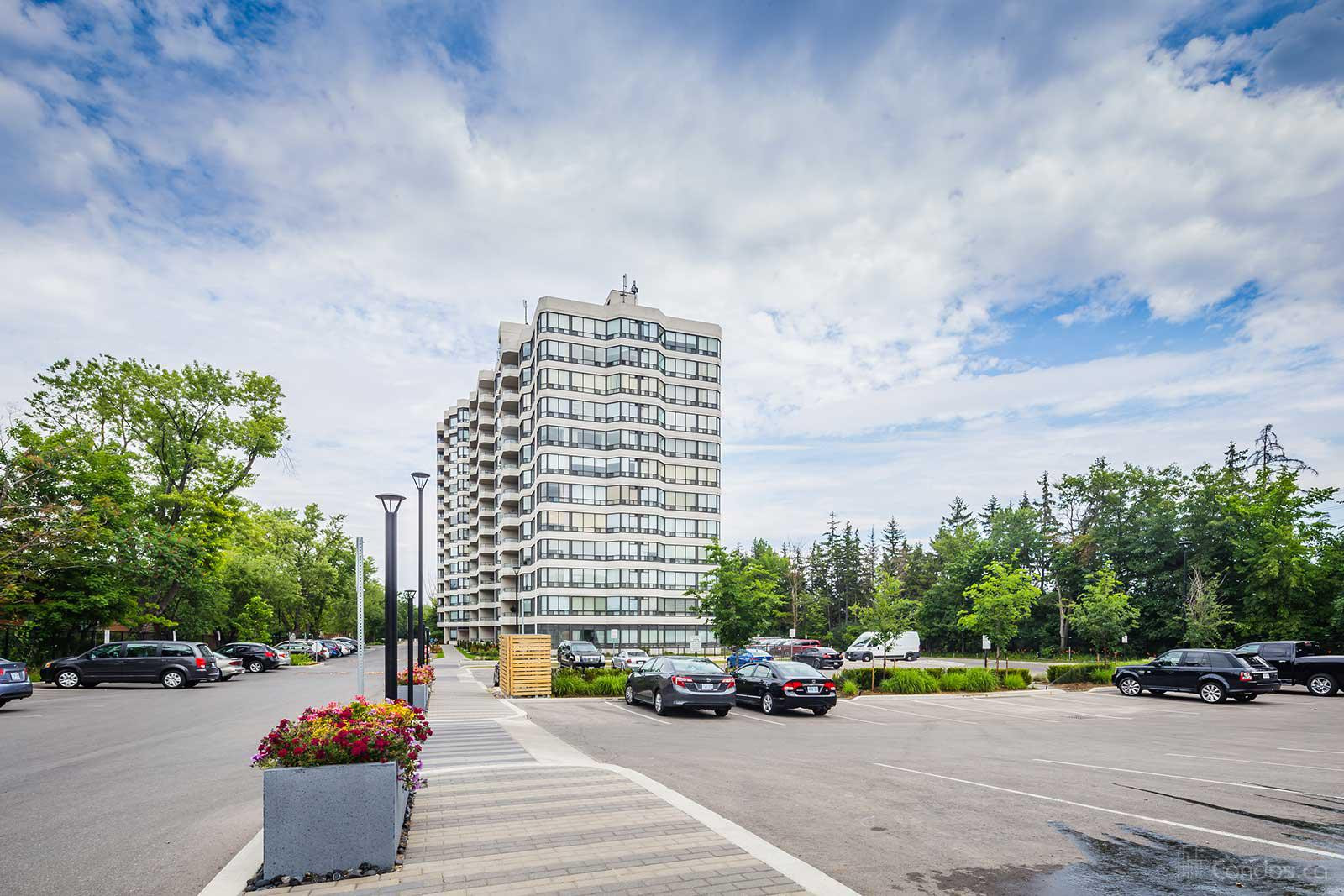 Bayview Towers at 8501 Bayview Ave, Richmond Hill 1