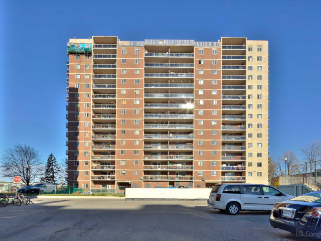 49 Silverstone Drive Condos