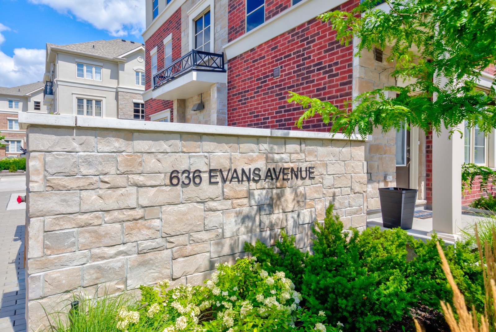 636 Evans Ave Humber Mews Condos 2 Condos for Sale & 1 Condo for