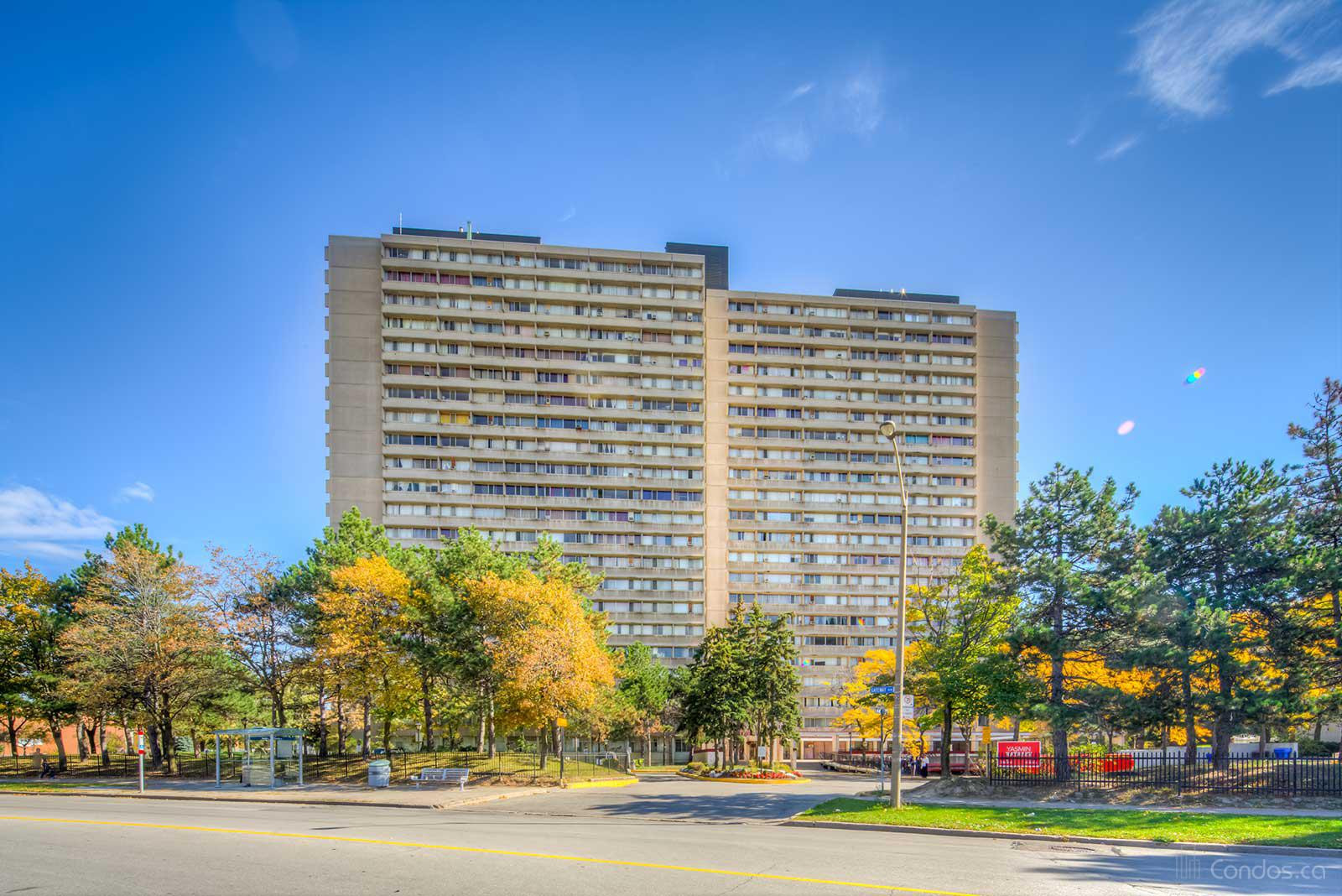 100 Leeward Glenward Condos at 100 Leeward Glenway, Toronto 1