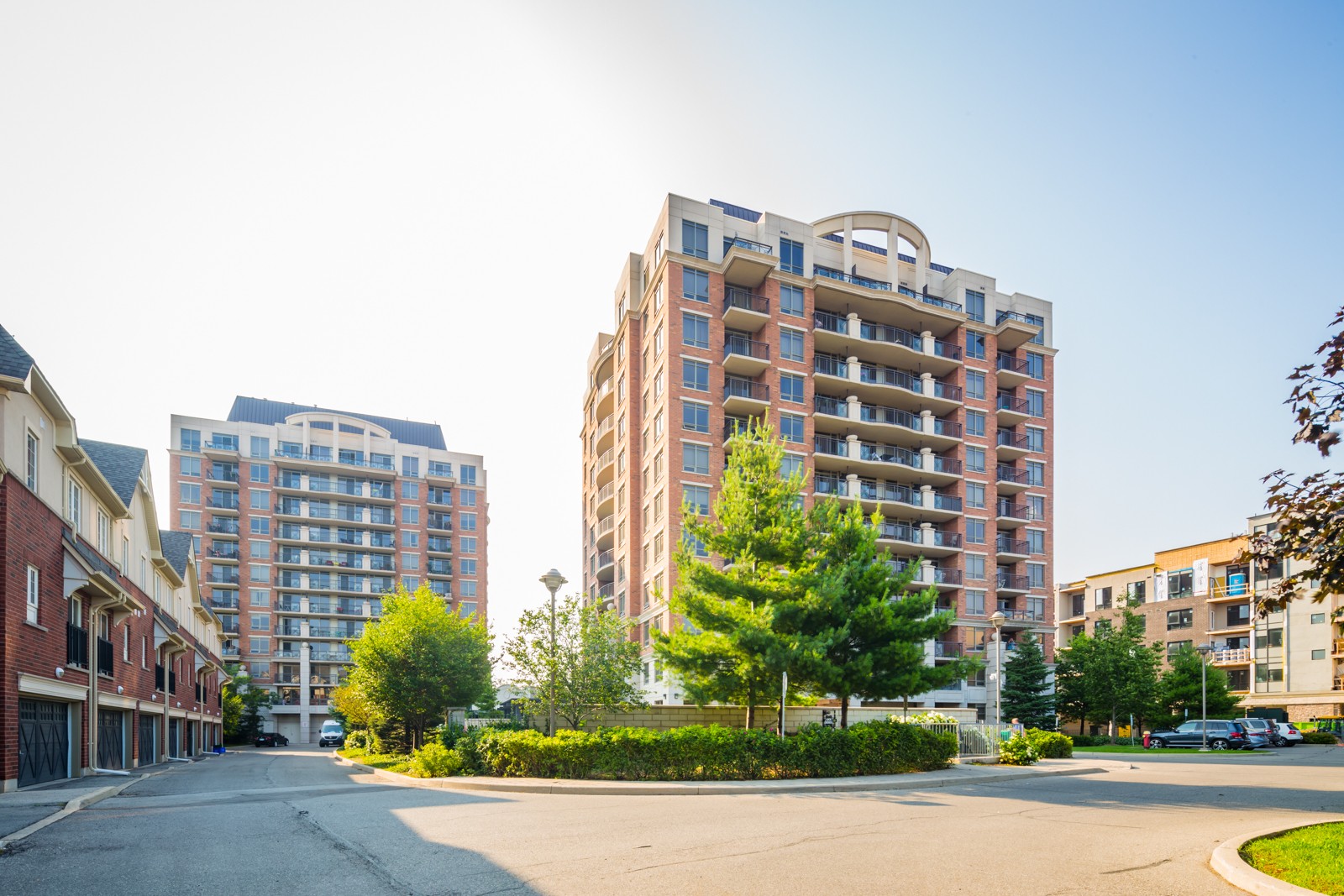 The Courtyard Residences at 2391 Central Park Dr, Oakville 0