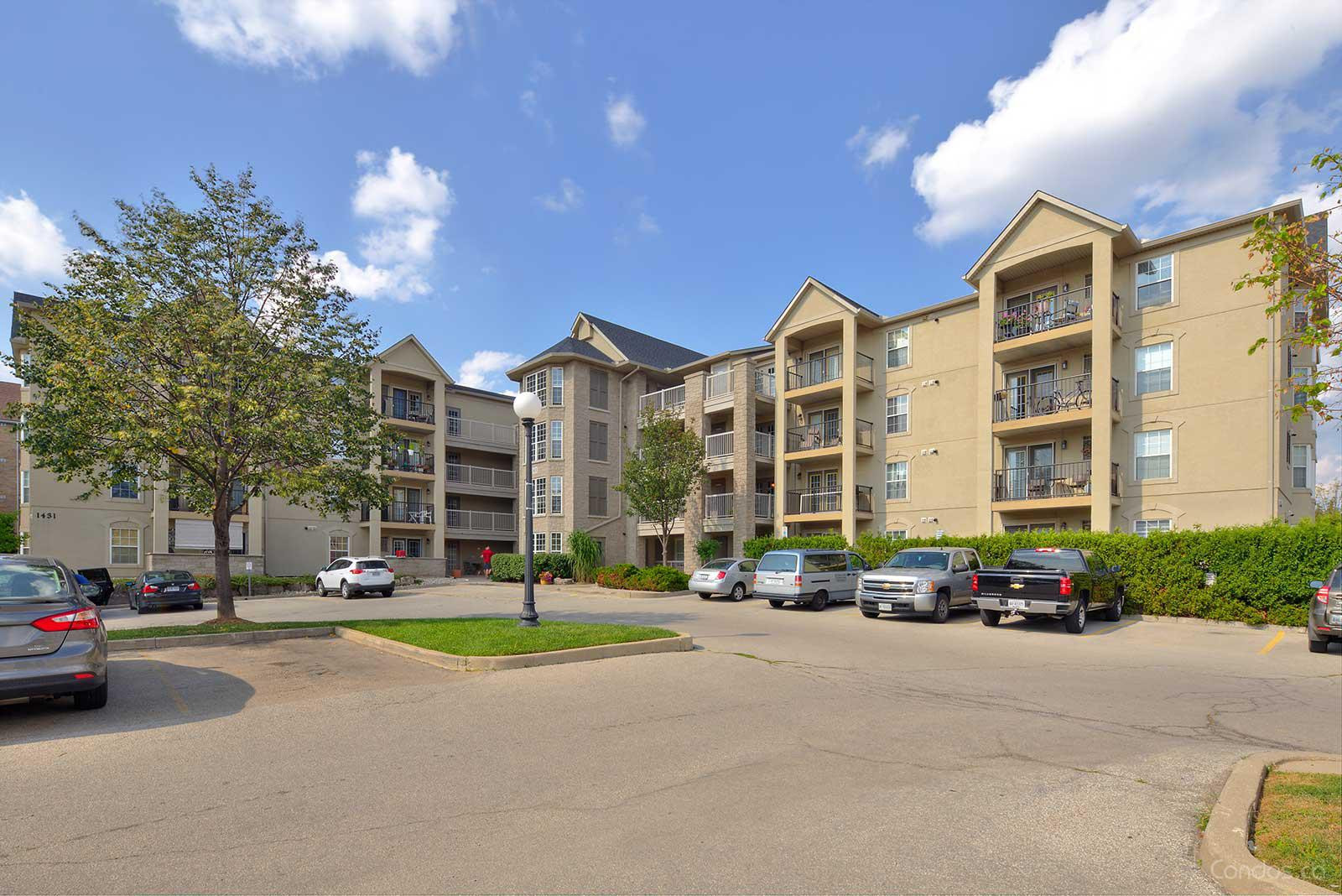 Wedgewood Condominiums Ⅱ at 1431 Walkers Line, Burlington 1