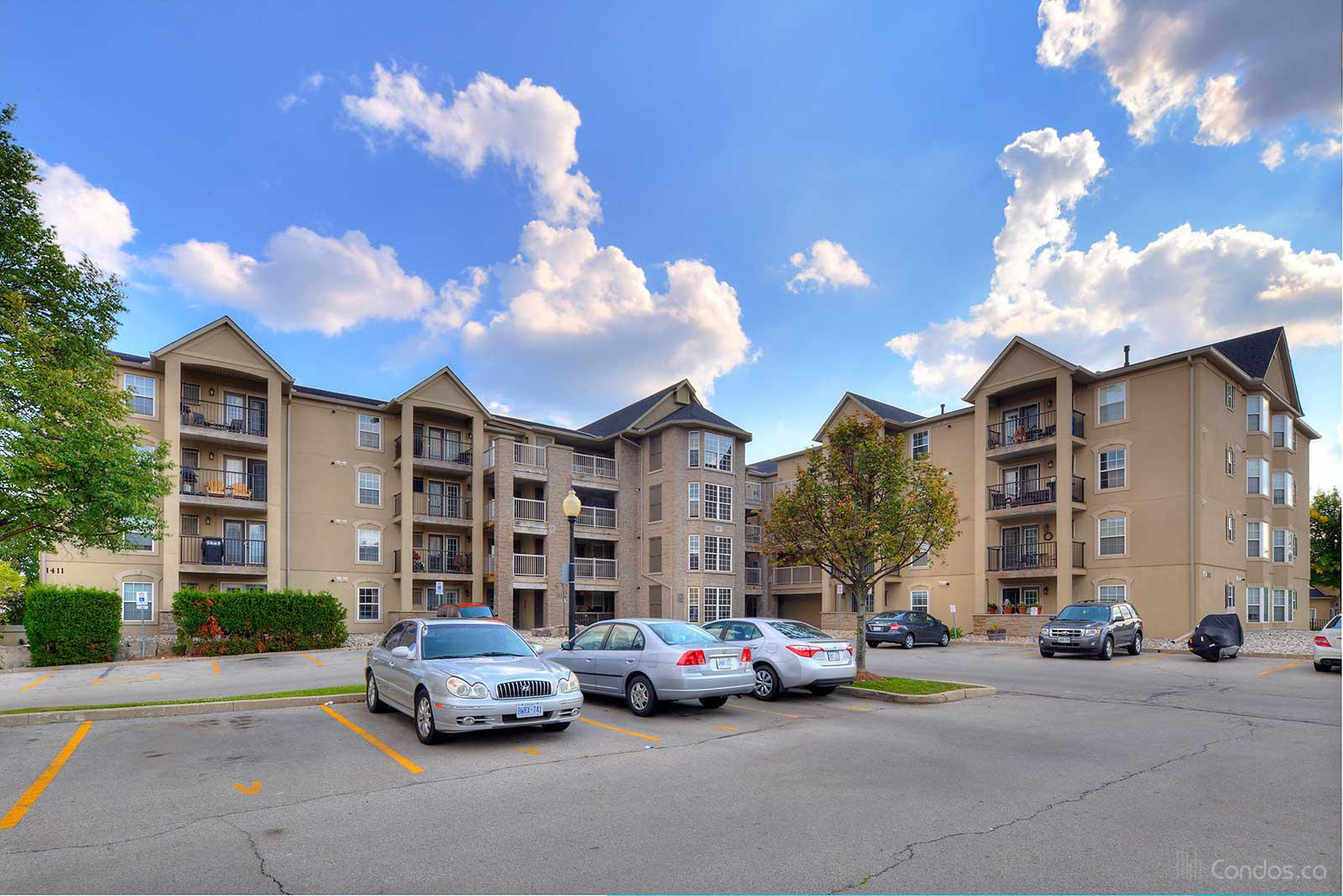 Wedgewood Condominiums Ⅲ at 1411 Walkers Line, Burlington 1