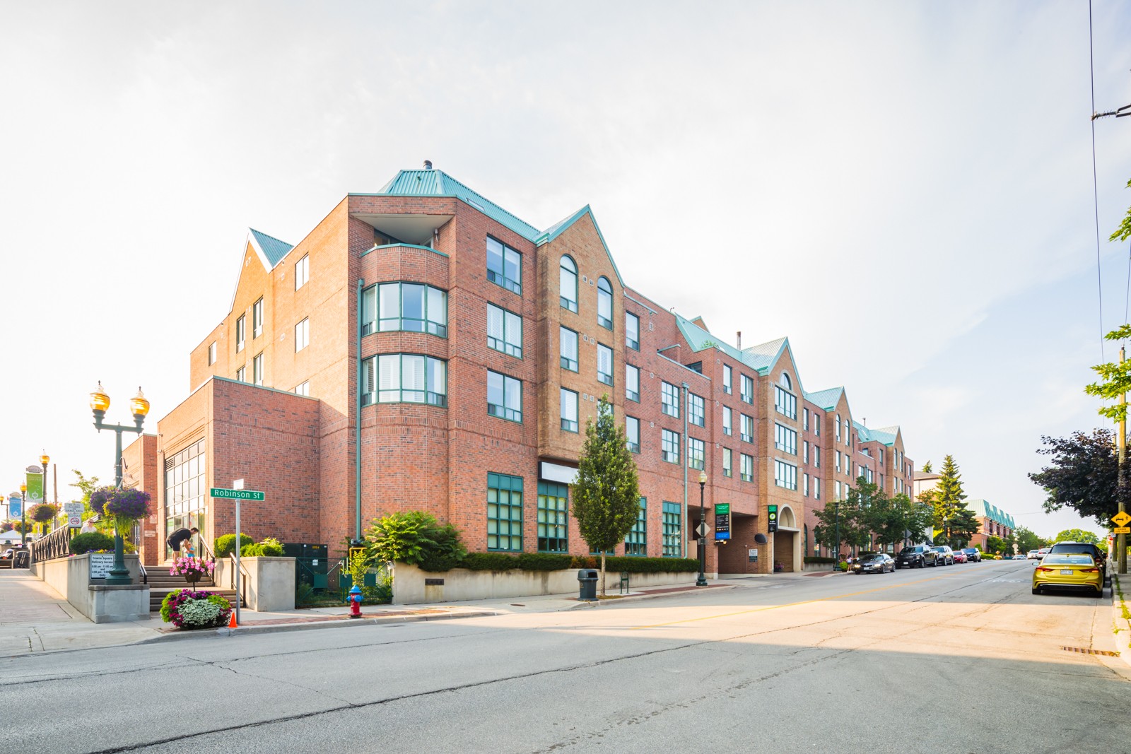 Towne Square Condos at 221 Robinson St, Oakville 0