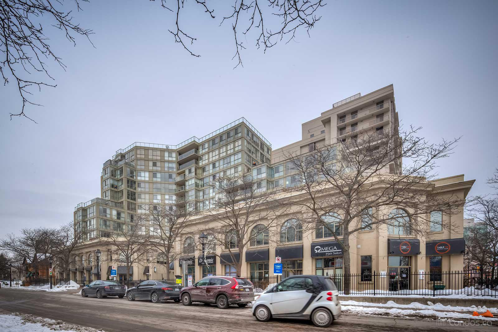 Harbourview Residences at 415 Locust St, Burlington 1