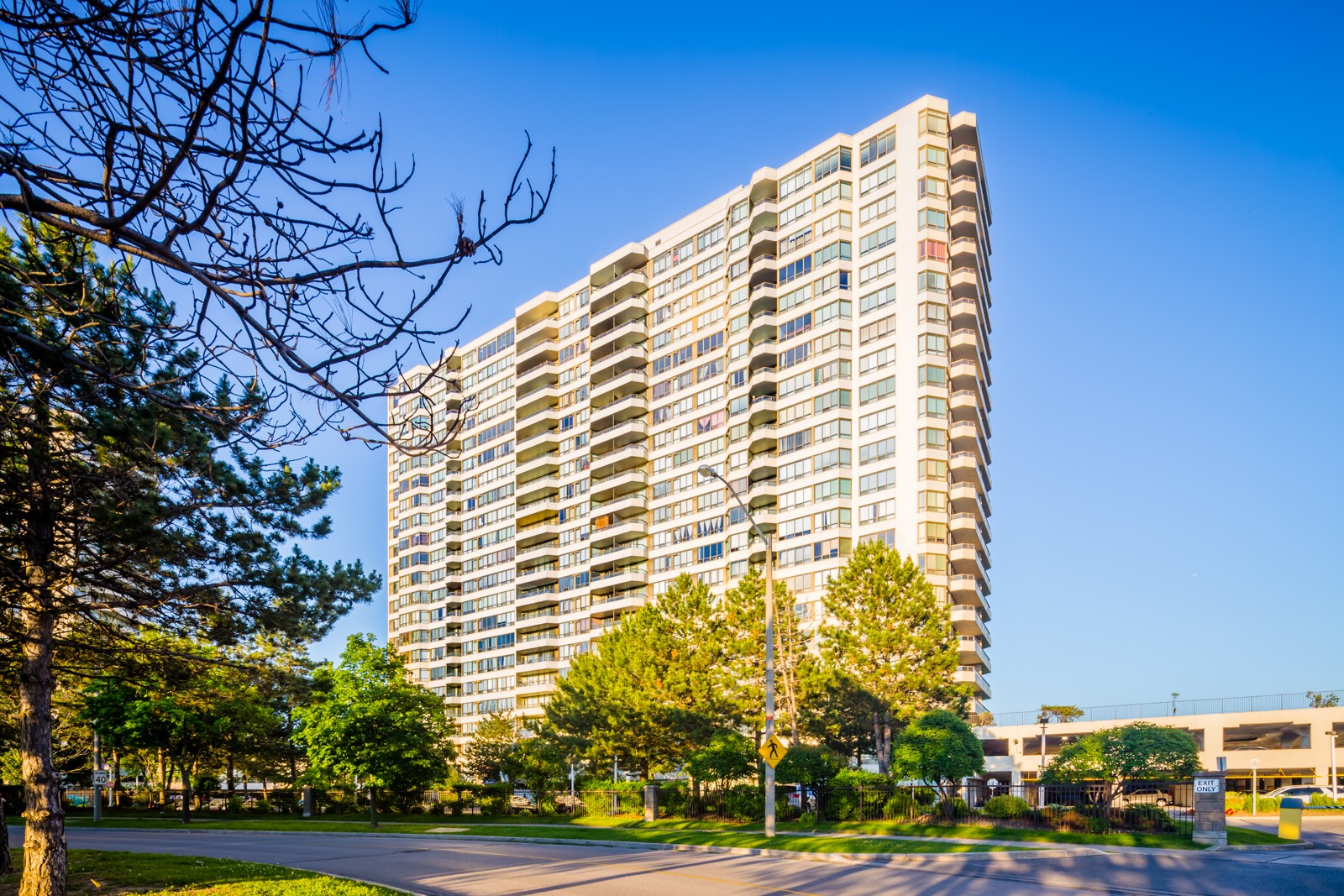 1 Greystone Walk at 1 Greystone Walk Dr, Toronto 1