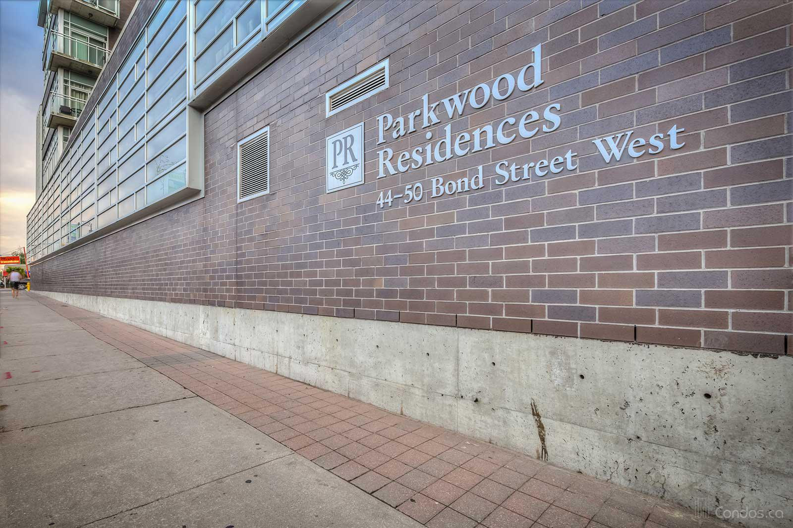 Parkwood Residences at 44 Bond St W, Oshawa 1